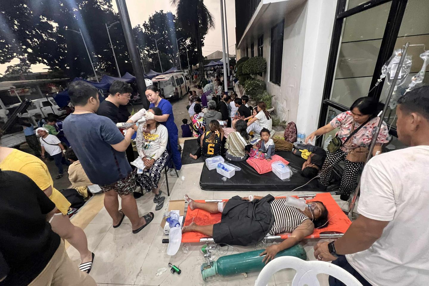 Aux Philippines, un sÃ©isme a fait Â«Â jusquâ€™Ã  soixante mortsÂ Â», selon les...