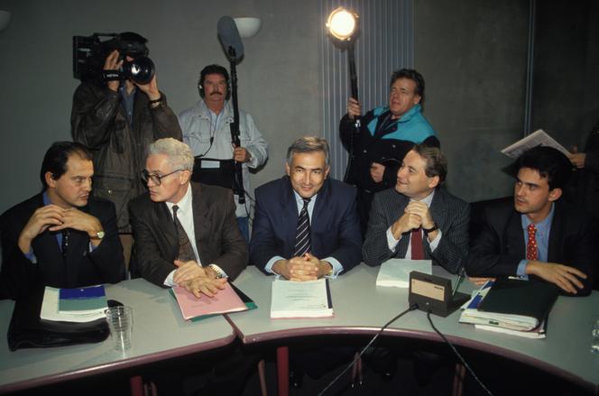 Jean-Christophe Cambadélis, Lionel Jospin, Dominique Strauss-Kahn, André Laignel et Manuel Valls, lors d’une réunion du bureau exécutif du Parti socialiste, à Paris, le 10 novembre 1993.