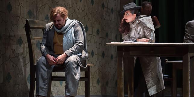 « Les Contes d’Hoffmann », mis en scène par Lotte de Beer, signent la victoire des femmes à l’Opéra-Comique