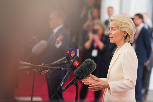 La présidente de la Commission européenne, Ursula von der Leyen, à son arrivée au sommet des chefs d’Etat et de gouvernement, mercredi 1ᵉʳ octobre à Copenhague, au Danemark.
