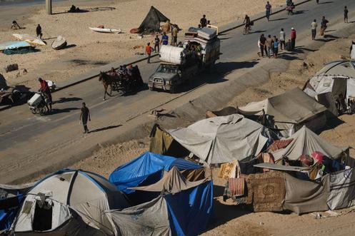 Le long de la route côtière Al-Rachid, dans le centre de la bande de Gaza, le 1er octobre 2025.