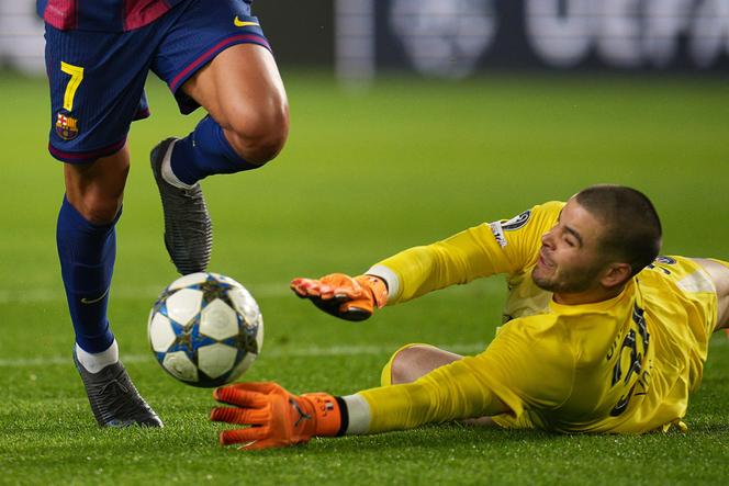 Le gardien du Paris Saint-Germain, Lucas Chevalier, lors du match de Ligue des champions face au FC Barcelone,  à Barcelone (Espagne), le 1er octobre 2025.