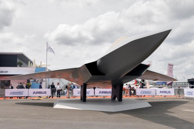 Une maquette grandeur nature du « chasseur de nouvelle génération », issu du Système de combat aérien du futur (SCAF) à l’aéroport de Paris-Le Bourget, le 20 juin 2023.