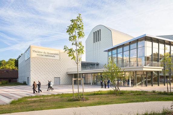 Le nouveau Théâtre du Beauvaisis, conçu par l’Atelier Joulin Chochon (AJC), à Beauvais, en mai 2025.