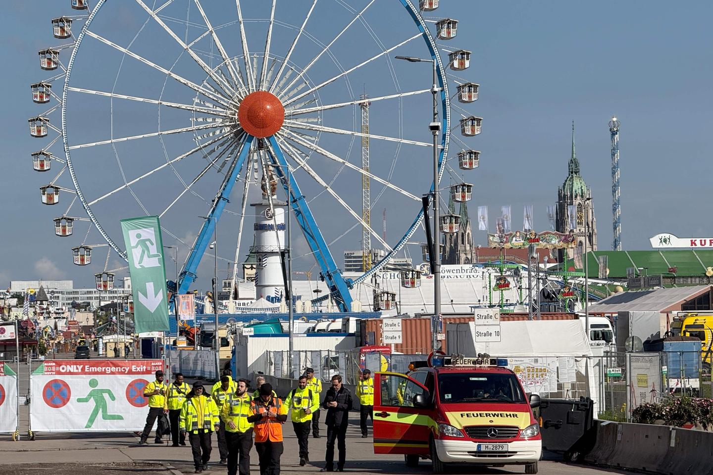 Oktoberfest closed by bomb threat in Munich
