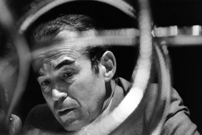       Robert Badinter, alors ministre de la justice et garde des sceaux, à RTL, à Paris, le 5 septembre 1981.