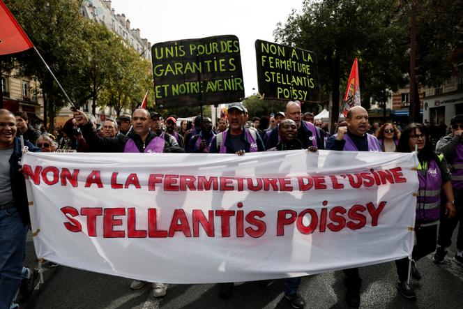 Manifestation à Paris contre la fermeture du site Stellantis de Poissy (Yvelines), le 2 octobre 2025.