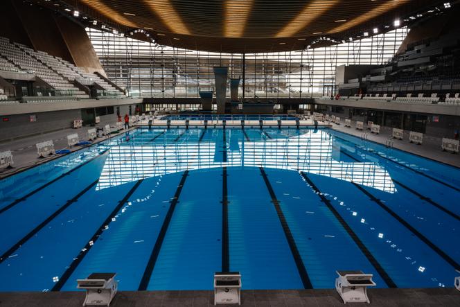 Photo prise le 28 mars 2024 montrant le Centre aquatique construit pour les Jeux olympiques de Paris et utilisé pour les compétitions de natation artistique, de plongeon et de water-polo, à Saint-Denis (Seine-Saint-Denis).