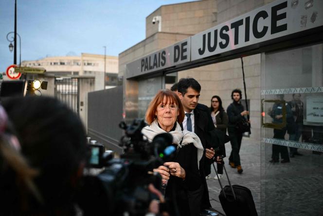 Gisèle Pelicot quittant le tribunal d’Avignon après une audience dans le cadre du procès de son ancien compagnon, Dominique Pelicot, le 26 novembre 2024.