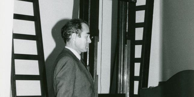 Le face-à-face secret de Robert Badinter avec la guillotine : quatre clichés inédits qui racontent l’abolition de la peine de mort
