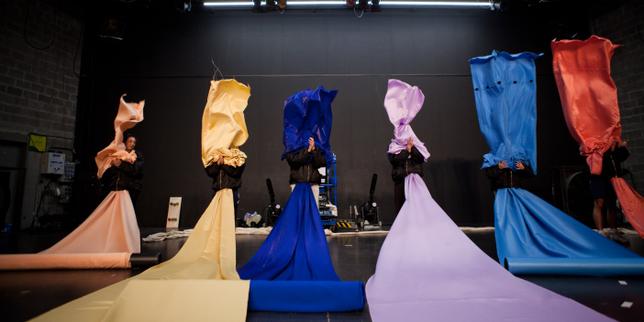 Avec « Inhale Delirium Exhale » à La Villette, Miet Warlop lève la grand voile