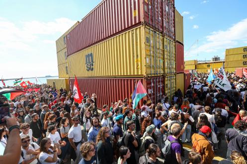 Lors de la manifestation pour Gaza dans le port de Naples (Italie), le 3 octobre 2025.