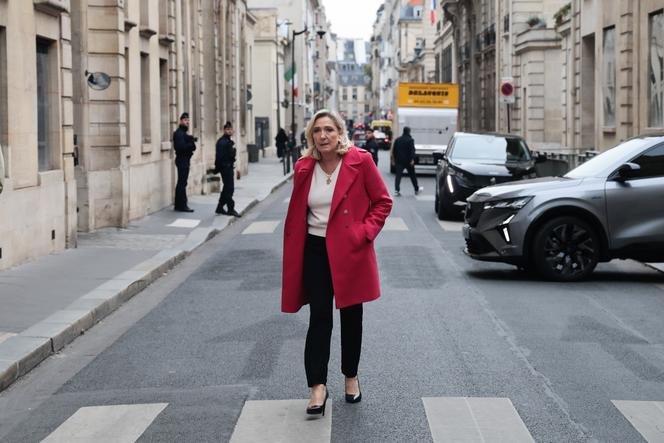 Marine Le Pen rencontre Sébastien Lecornu, à Matignon, à Paris le 3 octobre 2025. 