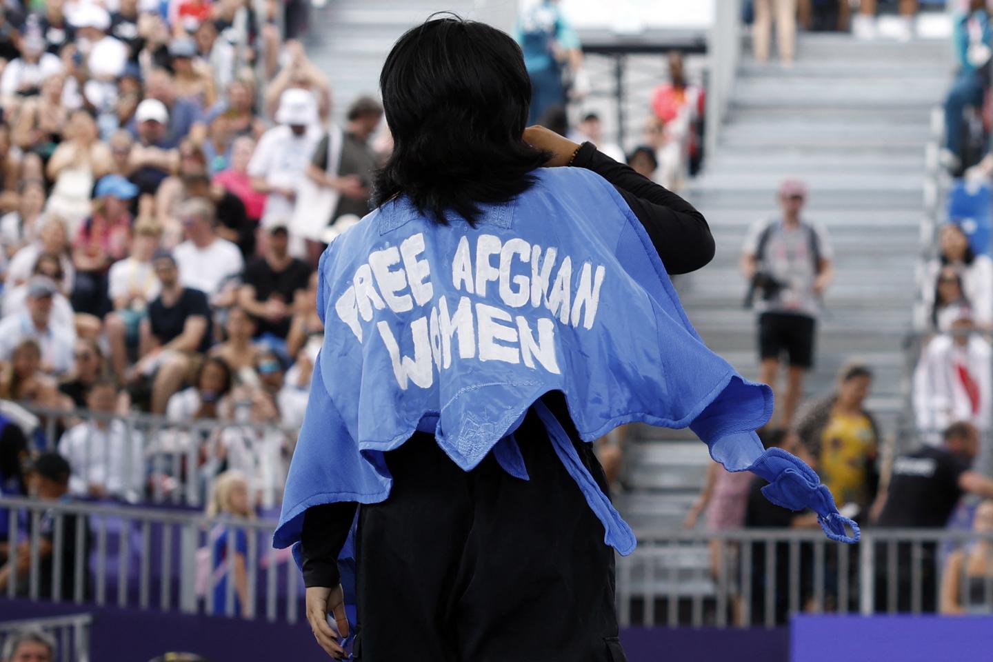 Un an après sa disqualification à Paris 2024, la b-girl afghane Manizha Talash veut « faire valoir ses droits »