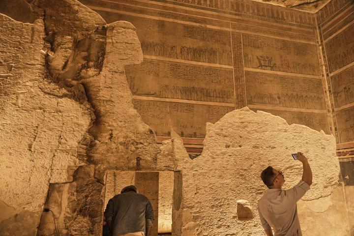 Le jour de l’ouverture aux touristes du tombeau du pharaon Amenhotep III, à Louxor (Egypte), le 4 octobre 2025.