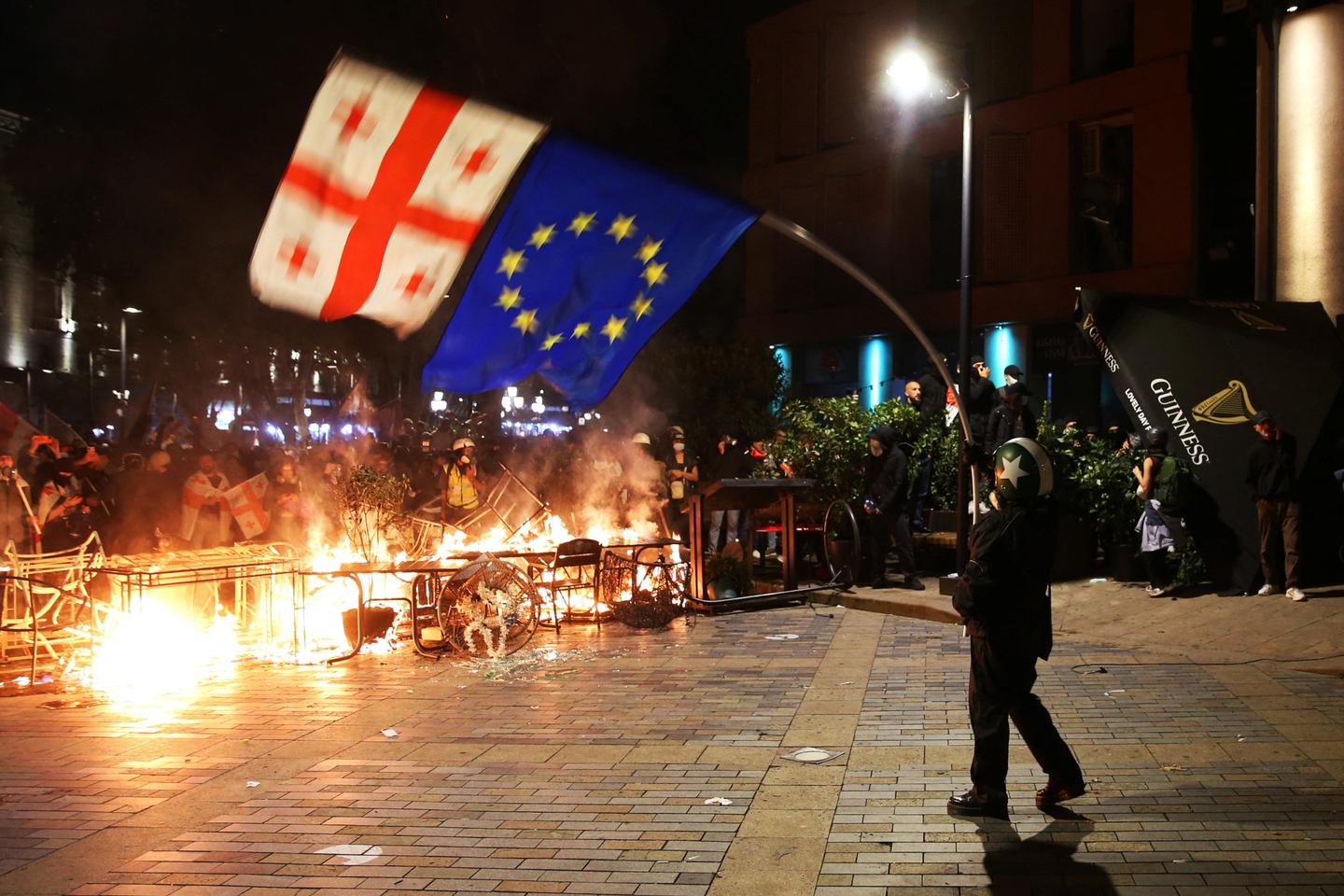 Georgian police fire tear gas as protestors try to enter presidential palace