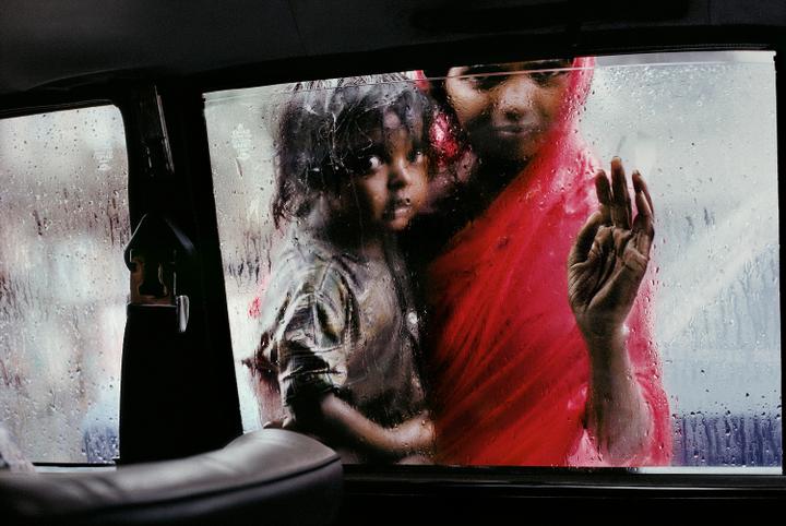 Mère et enfant à Bombay, en Inde, en 1993.
