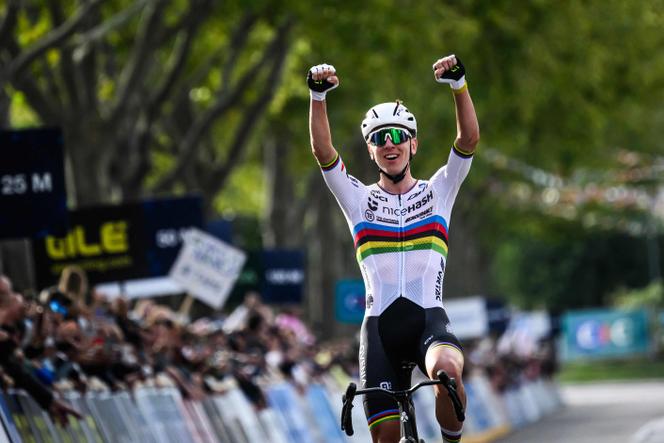 Slovenian rider Tadej Pogacar celebrates as he wins the the men's Elite Road Race at the European Cycling Championship 2025 near Valence, southeastern France on October 5, 2025.