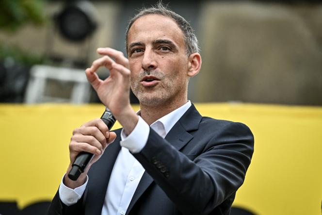 Le fondateur de Place publique, Raphaël Glucksmann, lors des rencontres de son parti à La Réole (Gironde), le 4 octobre 2025.