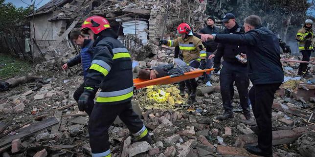 EN DIRECT, guerre en Ukraine : la Russie lancé « plus de 50 missiles et environ 500 drones » dans la nuit, déclare Volodymyr Zelensky