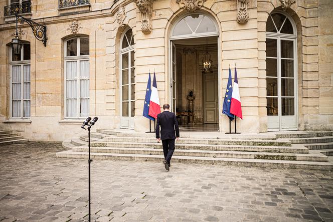 Le premier ministre démissionnaire Sébastien Lecornu, à l’issue de son discours à l’hôtel de Matignon, à Paris, le 6 octobre 2025.
