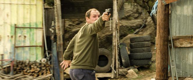 Alexis Manenti (Joseph) dans « Le Mohican » (2024), de Frédéric Farrucci.