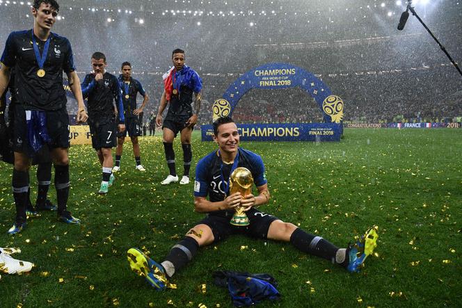 فلوريان ثوفين بعد الفوز بكأس العالم مع فرنسا ضد كرواتيا في 15 يوليو 2018.