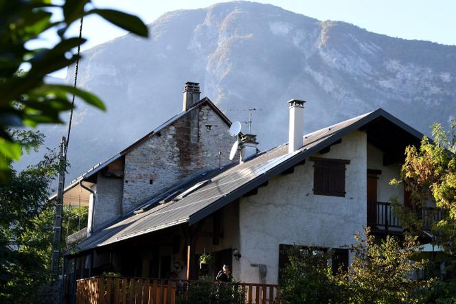Panneaux solaires installés sur une maison de Saint-Pierre-d’Albigny (Savoie), en septembre 2018.