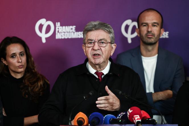 Le chef de file de La France insoumise, Jean-Luc Mélenchon, s’exprime lors d’un point presse, le 6 octobre 2025.