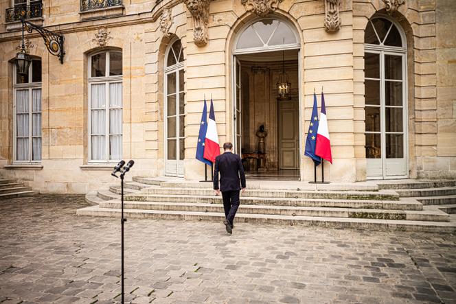 Le premier ministre démissionnaire Sébastien Lecornu, à l’issue de son discours à Matignon, à Paris, le 6 octobre 2025.