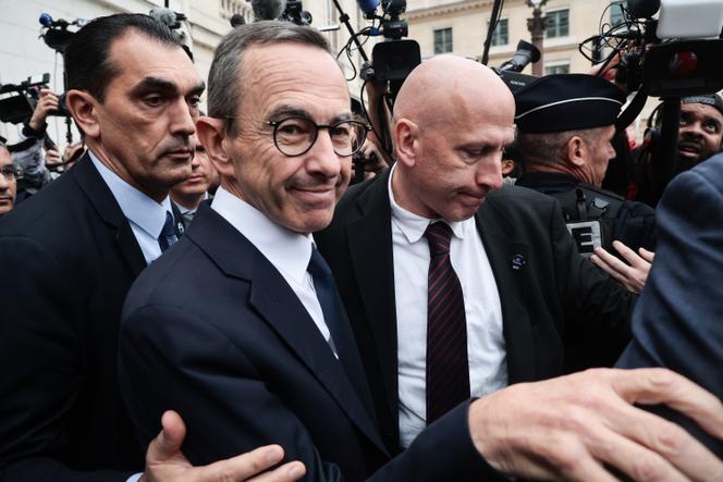 Le président du parti Les Républicains, Bruno Retailleau, quitte le siège du mouvement, à Paris, le 6 octobre 2025.