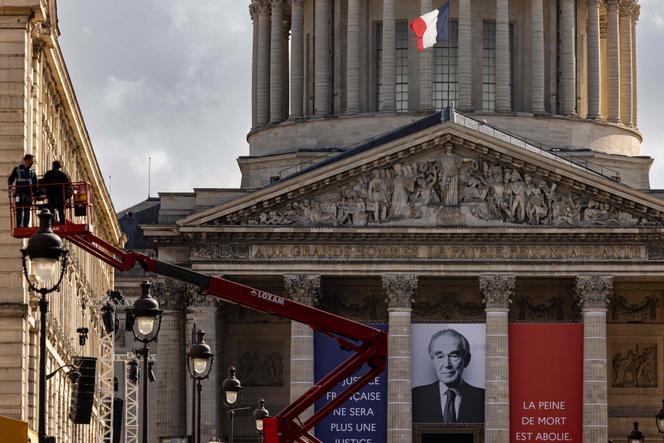 Lors des préparatifs de la cérémonie d’entrée au Panthéon de Robert Badinter, à Paris, le 5 octobre 2025.