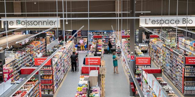 Political instability causes near stagnation in the French economy