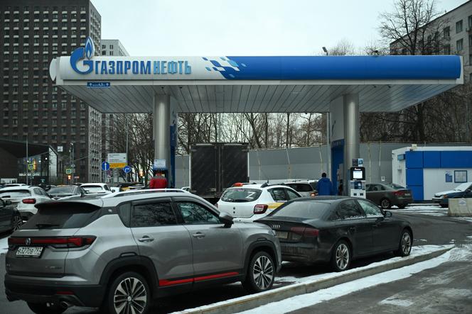 Une station-service du producteur pétrolier russe Gazprom Neft, à Moscou, le 13 janvier 2025.