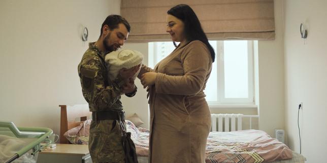 « L’Invasion » : fragments de la vie quotidienne en Ukraine, non loin du front