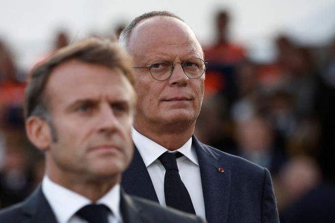 Edouard Philippe et Emmanuel Macron, lors d’une cérémonie célébrant le 80ᵉ anniversaire de la libération du Havre, le 12 septembre 2025.