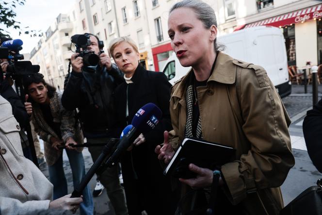 Clémentine Autain et Lucie Castets, après une réunion des partis de gauche, à Paris, le 7 octobre 2025.