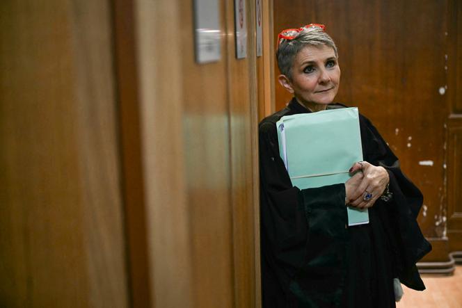 Béatrice Zavarro, avocate de Dominique Pelicot, pour le procès en appel dans l’affaire des viols de Mazan, au palais de justice de Nîmes, le 7 octobre 2025.