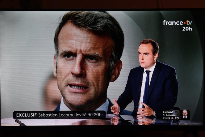 Le premier ministre Sébastien Lecornu lors d’une interview diffusée en direct sur le plateau de France 2, à Paris, le 8 octobre 2025.