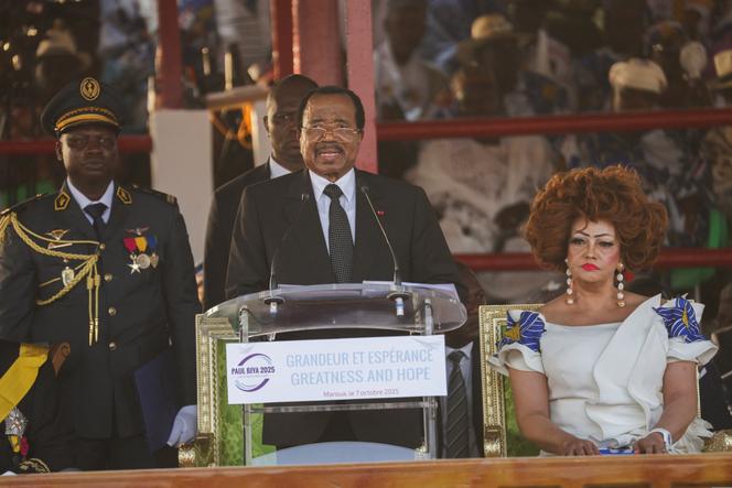 Le président camerounais, Paul Biya, et son épouse, Chantal Biya, lors du lancement de sa campagne électorale à Maroua, le 7 octobre 2025.