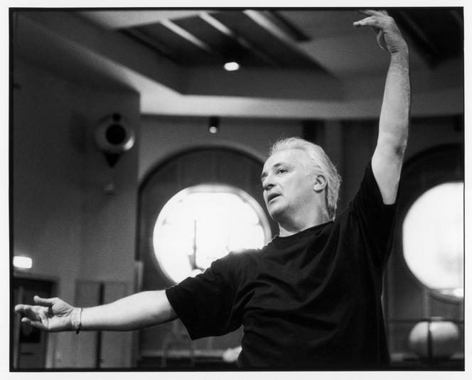 Le danseur et chorégraphe Patrice Bart, lors d’une répétition du ballet « Coppélia », à Paris, le 24 avril 1996.