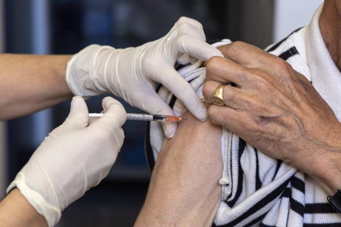 Campagne automnale de vaccination contre le Covid-19, au centre de vaccination Hancy, à Nice, le 21 octobre 2024.