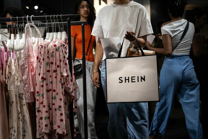 Dans une boutique éphémère de la marque chinoise de fast-fashion Shein, à Dijon, le 26 juin 2025.