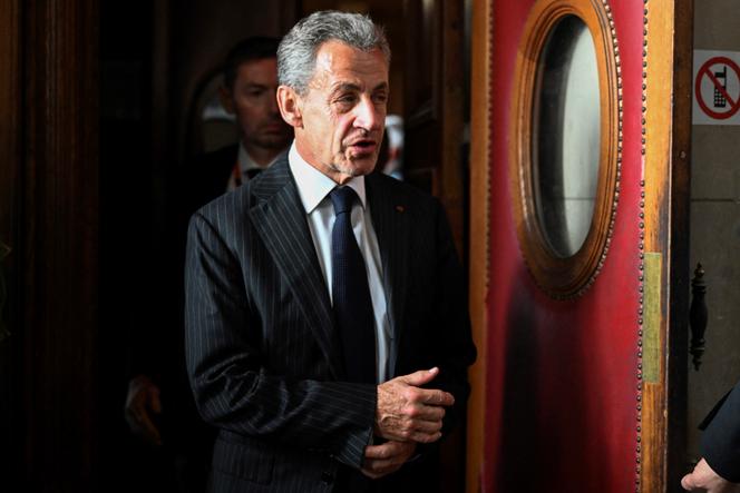 Nicolas Sarkozy quitte le tribunal de Paris, le 14 février 2024.