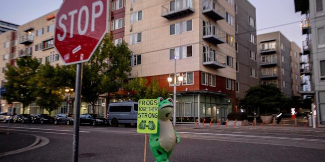 A Portland, avec humour, des militants contredisent la description apocalyptique de la ville par Donald Trump