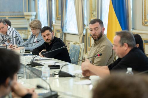 Le président ukrainien Volodymyr Zelensky, lors d’une réunion avec des journalistes, à Kiev, le 8 octobre 2025.