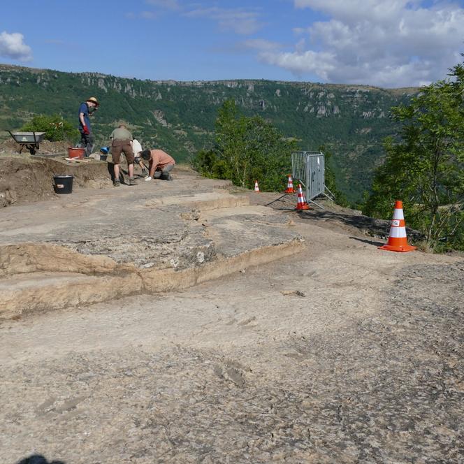 Fouilles paléontologiques à Saint-Laurent-de-Trèves, dans le parc national des Cévennes, le 1ᵉʳ août 2025. 