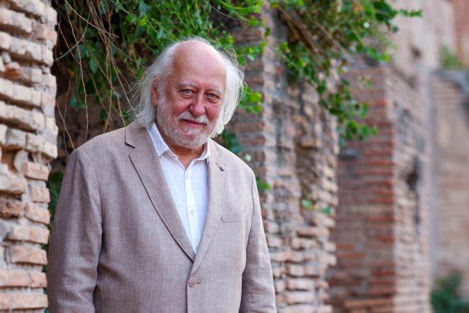 Laszlo Krasznahorkai, à Rome, en juillet 2025.