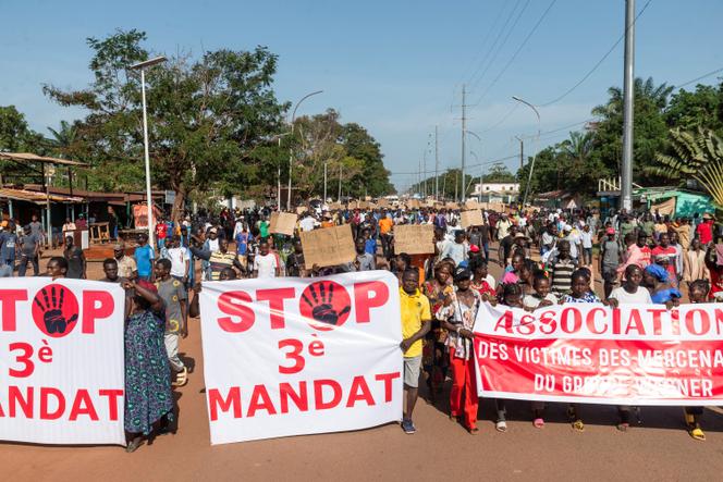 Manifestation de la principale plateforme d’opposition centrafricaine, le Bloc républicain pour la défense de la Constitution (BRDC), contre un troisième mandat du président Faustin-Archange Touadéra, à Bangui, le 4 avril 2025.