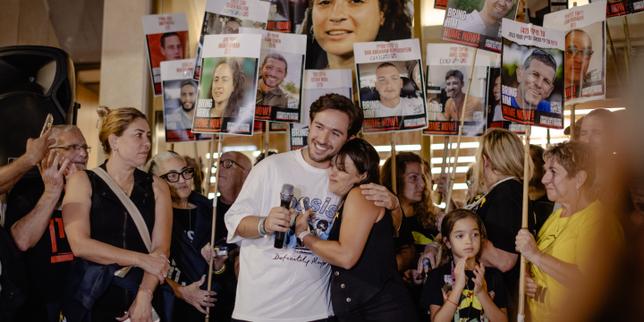 A Tel-Aviv, les familles des derniers otages retenus à Gaza espèrent « le début de la fin de la douleur »